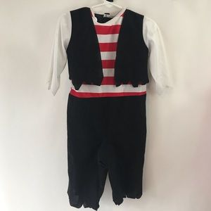 Kids pirate costume + sleeve w/ hook - 3T - 4T